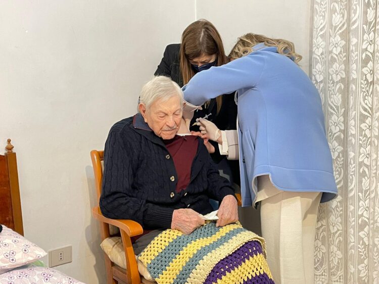 Modica, 101 anni: per il compleanno riceve il vaccino