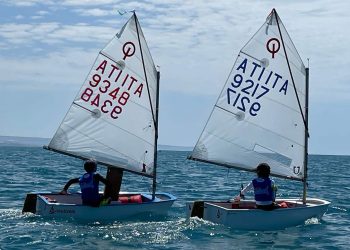 Vela: sole e vento hanno caratterizzato ieri la prima giornata della seconda tappa del trofeo Kinder joy of moving nello specchio d’acqua antistante Caucana
