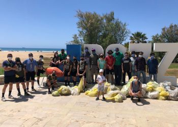 A Pozzallo i giovani ripuliscono le spiagge