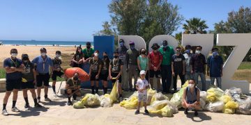 A Pozzallo i giovani ripuliscono le spiagge