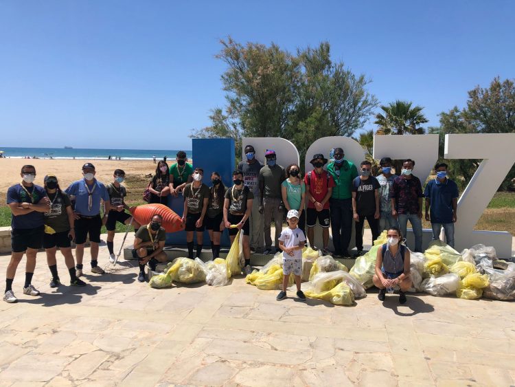 A Pozzallo i giovani ripuliscono le spiagge