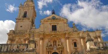 I riti di preparazione della Pentecoste in cattedrale a Ragusa