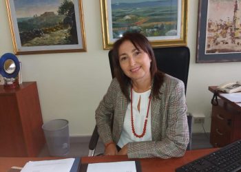 In due classi della scuola primaria, a Comiso e Ragusa, i bambini studiano, accanto alle materie curriculari, la lingua dei segni