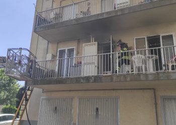 Fiamme in un appartamento a Ragusa: intervengono i vigili del fuoco