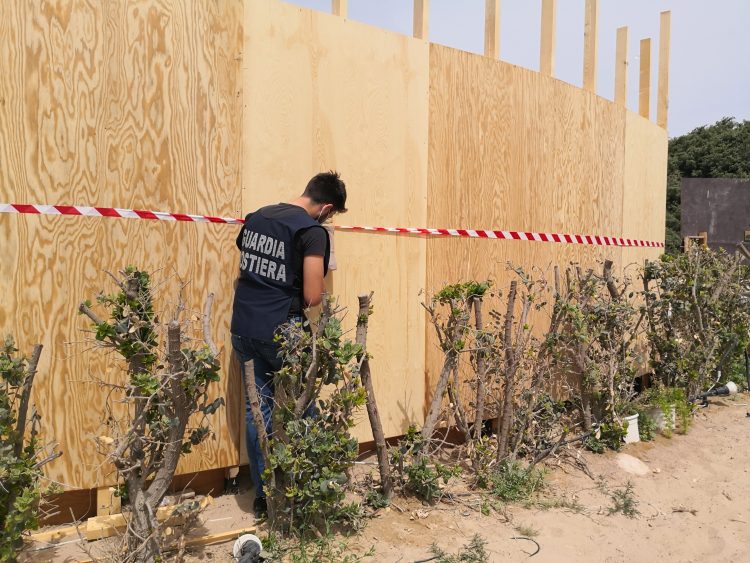 Sequestrato stabilimento balneare a Santa Croce