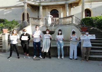 “No fire, faciemu scrusciu”: il sit-in contro gli incendi anche a Chiaramonte