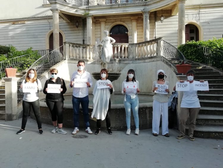 “No fire, faciemu scrusciu”: il sit-in contro gli incendi anche a Chiaramonte