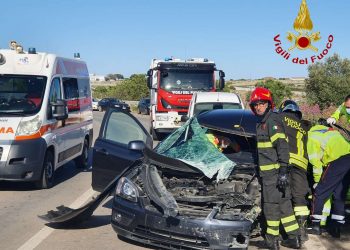 Incidente alle porte di Ragusa: scontro fra un furgone e un auto, ferito un ragazzo di 21 anni