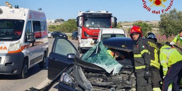 Incidente alle porte di Ragusa: scontro fra un furgone e un auto, ferito un ragazzo di 21 anni
