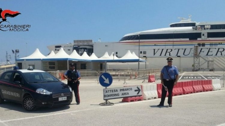 Pozzallo: la polizia respinge alla frontiera un clandestino
