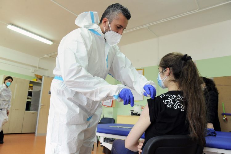 Covid: da domani in Sicilia vaccino anche per gli over 12