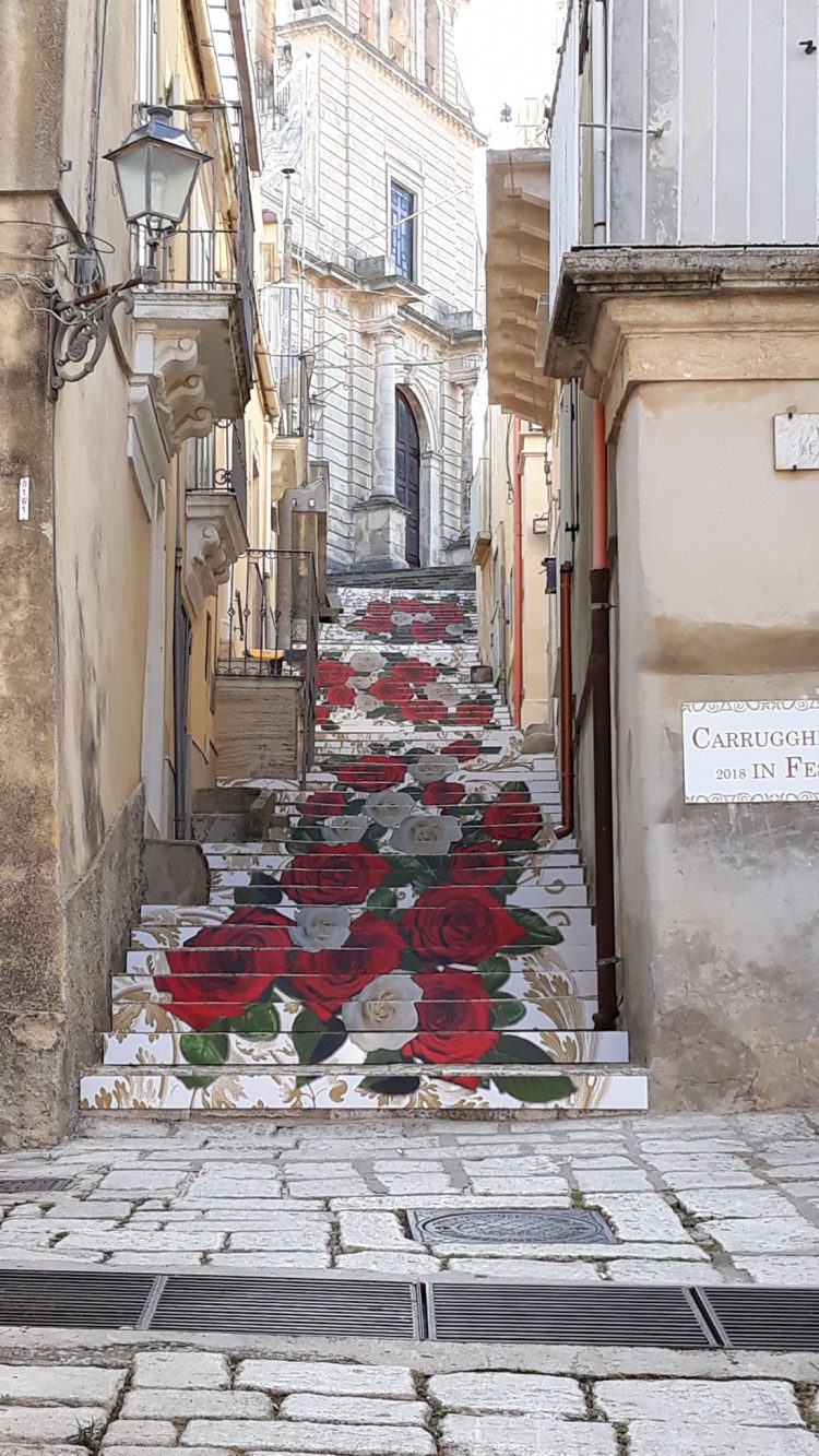 Chiaramonte: da domenica l’allestimento artistico della scalinata di San Giovanni e l’inaugurazione della mostra sulle immagini devote