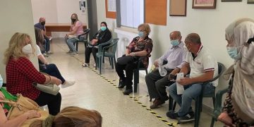 Al via da oggi la vaccinazione per gli over 16. Al centro vaccinale di Santa Croce grande affluenza