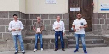 “Detti e rimedi di un tempo che fu”, l’associazione “Gli amici ro Cuozzu” dona agli studenti dell’istituto comprensivo di Giarratana un piccolo libro sui modi di dire delle antiche generazioni