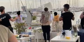 Rissa al porto di Marina a colpi di tavolini e sedie