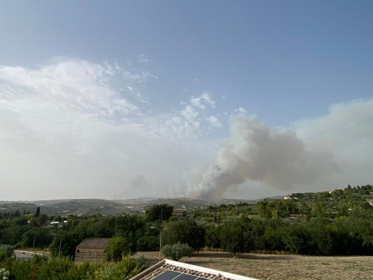 Vasto incendio nel chiaramontano