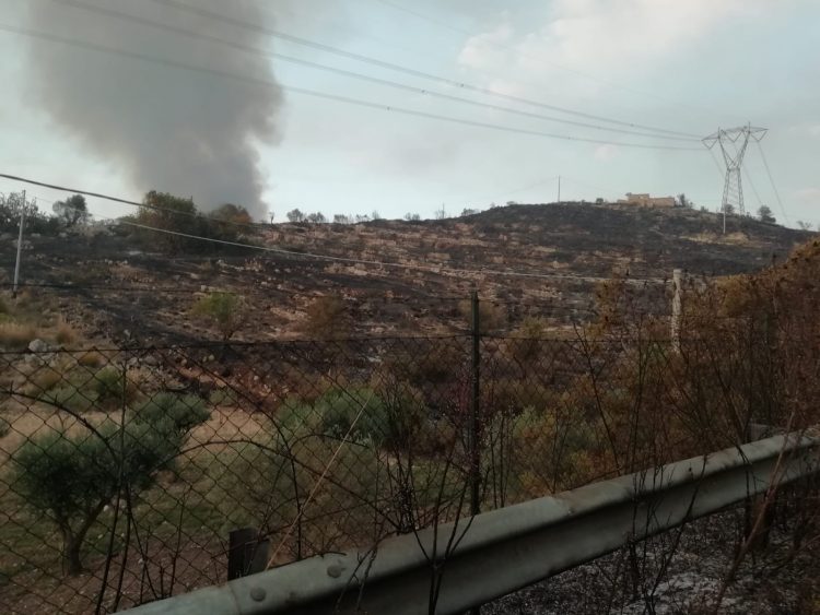 Incendio fra Chiaramonte e Monterosso: situazione stabile e sotto controllo, i canadair intervenuti stamani per bonificare l’area