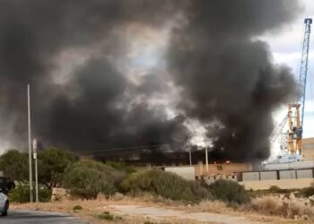 Migranti: incendio in hot spot, alcuni in fuga a Pozzallo. Ingenti i danni