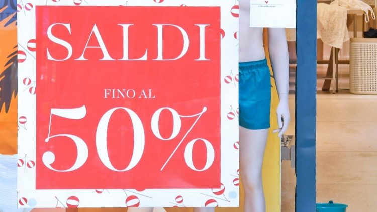 Iniziano oggi in Sicilia i Saldi estivi: ci si aspetta un movimento economico complessivo di 130 milioni