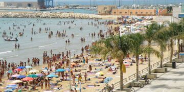 Lavoro nero: una chiusura e sanzioni per 20.000 euro a due stabilimenti balneari a Marina di Ragusa