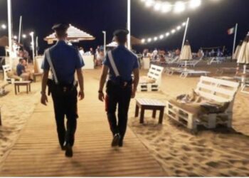 Rapinavano i ragazzi a Marina di Ragusa la notte di Ferragosto, arrestati due giovanissimi