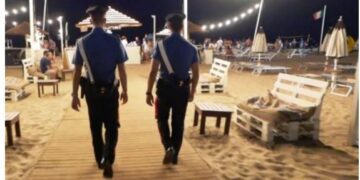 Rapinavano i ragazzi a Marina di Ragusa la notte di Ferragosto, arrestati due giovanissimi