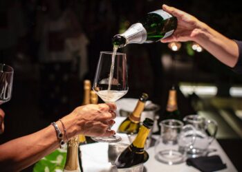 Riposto: “Tutti i Brut” torna da Zash l’appuntamento con le bollicine del vulcano