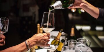 Riposto: “Tutti i Brut” torna da Zash l’appuntamento con le bollicine del vulcano