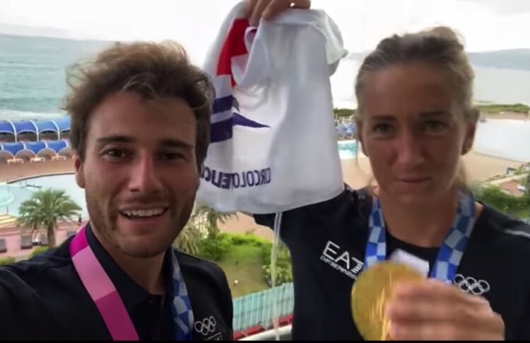 I due campioni olimpici Ruggero Tita e Caterina Banti ringraziano il Circolo Velico Kaucana: “Un pezzettino di queste medaglie d’oro è anche vostro”