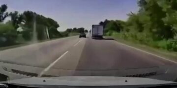 Incidente sulla Ragusa-Catania, camion finisce fuori strada