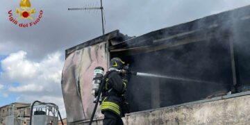 Comiso: incendio in un appartamento, evacuata famiglia