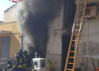 A fuoco un garage a Ispica