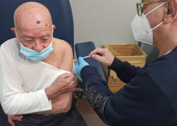 100 anni, 1 mese e due giorni il sig. Buonafede si è presentato per la sua terza dose del vaccino anti Covid all’hub “Fiere” di Vittoria