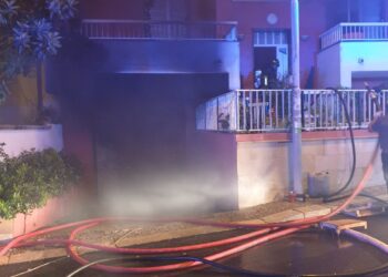 Fuoco in una casa a Scoglitti