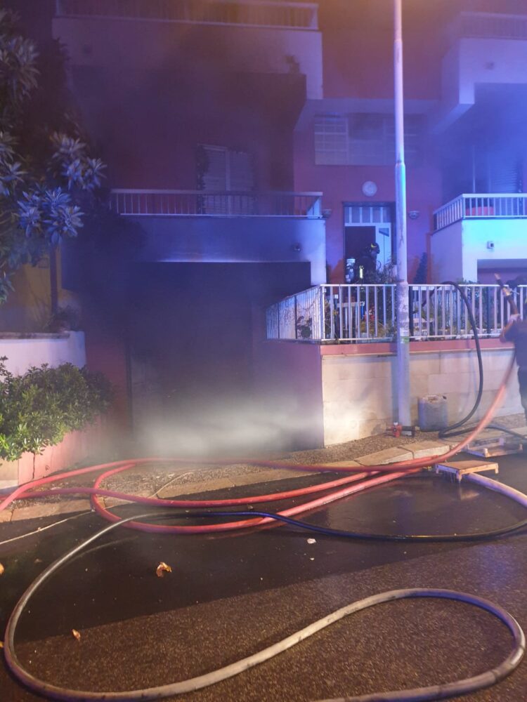 Fuoco in una casa a Scoglitti