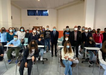 Il Kiwanis di Vittoria dona libri e divise agli alunni del Caruano