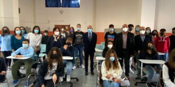Il Kiwanis di Vittoria dona libri e divise agli alunni del Caruano