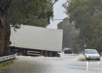 Travolto dalla furia delle acque: muore un uomo a Gravina di Catania