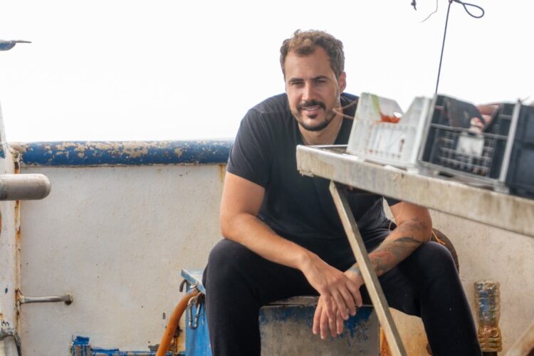 Joseph Micieli racconta in un documentario la pesca del Gambero rosso a largo di Scoglitti. VIDEO