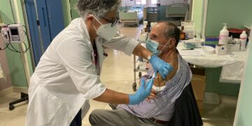 1° novembre 2021 gli hub vaccinali e i centri vaccinali provvisori restano chiusi. Terza dose “booster” senza prenotazione per gli over 60