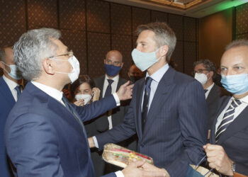 L’autore del libro “I Siciliani I Dolci I Savoia” decorato con la Croce d’Argento dal Principe Emanuele Filiberto di Savoia