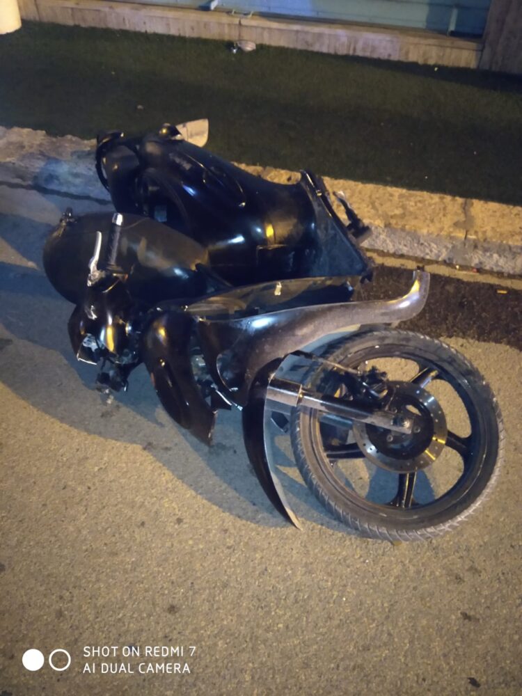 Incidente stradale a Vittoria, auto contro moto. Ferito il centauro