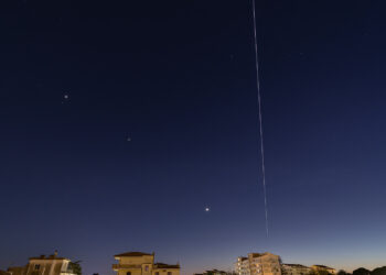 Sicilia: il suggestivo passaggio della stazione spaziale internazionale. La foto