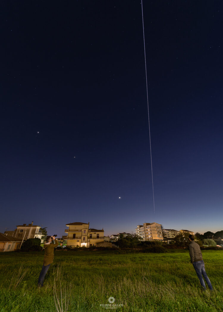 Sicilia: il suggestivo passaggio della stazione spaziale internazionale. La foto