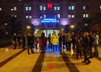 Il I7 novembre è stata la Giornata Mondiale della Prematurità. Il Giovanni Paolo II si illumina di viola