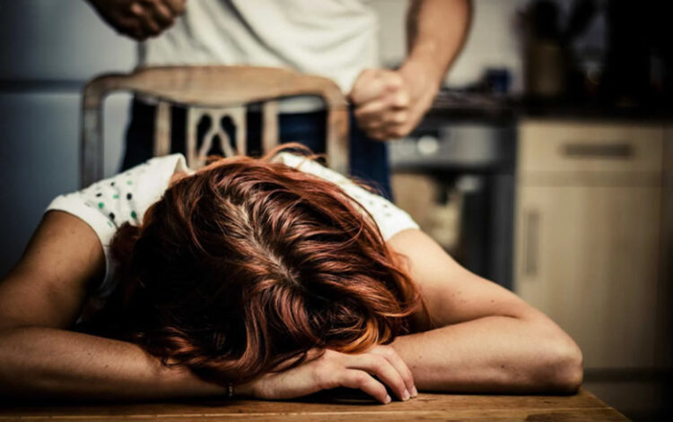 Violenza contro le donne, la Pastorale della Salute: “E’ una violazione dei diritti umani”