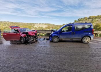 Incidente frontale sulla Modica-Noto: ferita una donna