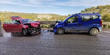 Incidente frontale sulla Modica-Noto: ferita una donna