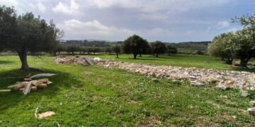 Scicli, scoperta discarica abusiva. Una denuncia anche per furto di acqua potabile
