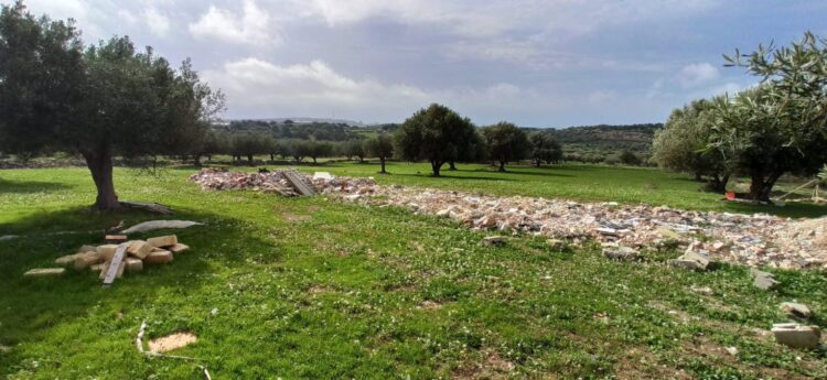 Scicli, scoperta discarica abusiva. Una denuncia anche per furto di acqua potabile